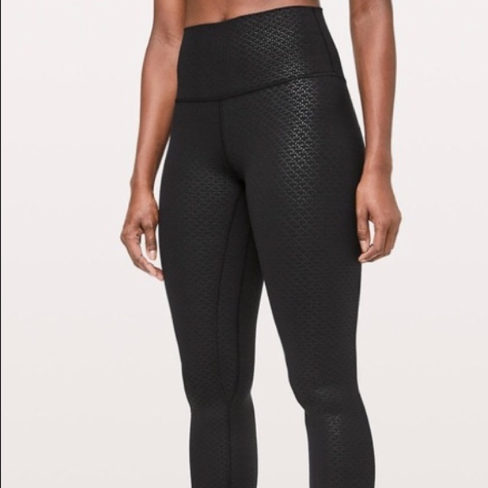 Lululemon align monochromatic black emboss 21”